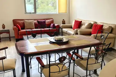 Image de Superdeal Condo great Location.