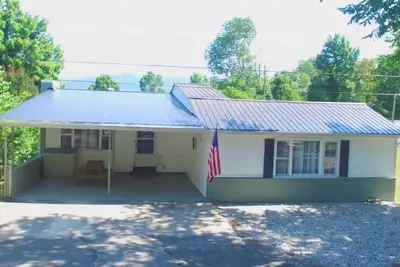 Image de Graham’s Getaway- spacious vacation home close to Powell Valley Marina