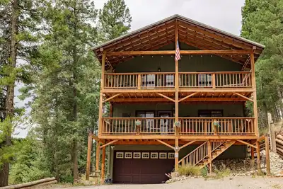 Image de Mystic Forest Lodge, w/Superb Vistas & Media Room!