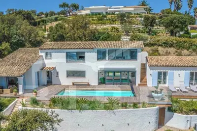 Image de Spacious Villa With Swimming Pool With View Of The Gulf Of St Tropez