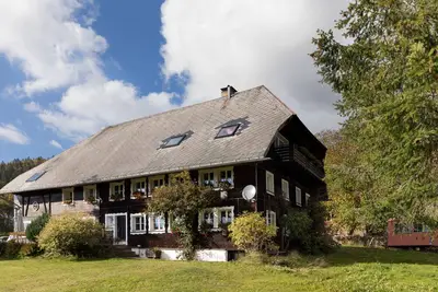 Image de 300-year-old farmhouse with high-quality furnishings for up to 11 people