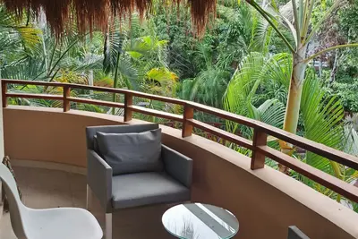 Image de beautiful condo with pool