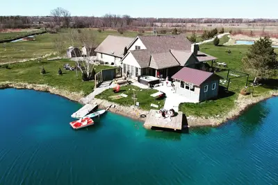 Image de Stunning Private Cottage with beautiful Pond On 20 Acre Property