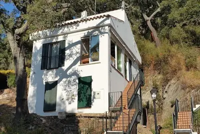 Image de Cozy and cozy independent house surrounded by nature