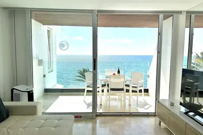 Apartment with stunning sea views at the beach