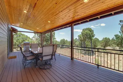 Image de Deck & Mtn Views: Sunlit Heber Family Cabin