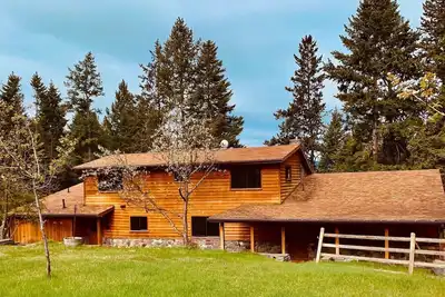 Image de Renovated Bigfork Cabin with Flathead Lake Views + Cherry Orchard
