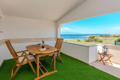 Image de Appartement d'une chambre avec la terrasse et la vue sur le mer Vir (A-18523-b)