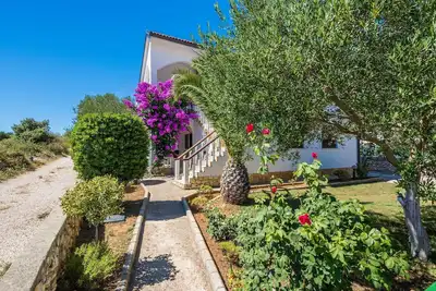 Image de Appartement de deux chambres avec la terrasse Vir (A-18527-a)