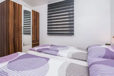 Image de Appartement d'une chambre avec le balcon Vir (A-18540-d)