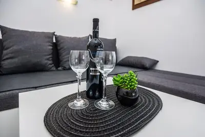 Image de Appartement d'une chambre avec le balcon Vir (A-18540-e)