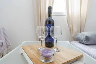 Image de Appartement de deux chambres avec le balcon Vir (A-18563-e)