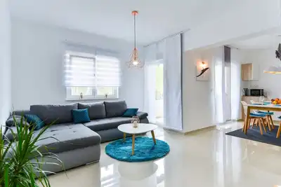 Image de Appartement d'une chambre avec le balcon et la vue sur le mer l'île de Vir - Kozjak - Vir - Kozjak, Vir (A-18589-a)