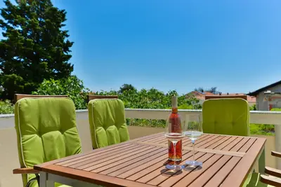 Image de Appartement de deux chambres avec le balcon Vir (A-18592-a)
