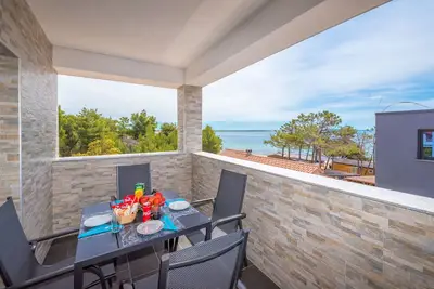 Image de Appartement de deux chambres avec la terrasse Vir (A-18881-b)