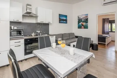 Image de Appartement de deux chambres prés de la plage l'île de Vir - Kozjak - Vir - Kozjak, Vir (A-19094-a)