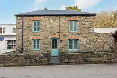 Image de Beach Cottage is a traditional stone cottage, just 100 yards from the breath-taking Trevaunance Cove