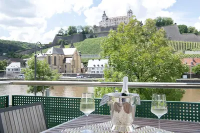 Image de Panorama vacation apartment with fortress view
