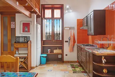 Maison de vacances avec vue sur les montagnes, balcon et Wi-Fi.