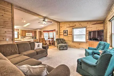 Image de Cozy Crosby Cabin Near Serpent Lake + Main St