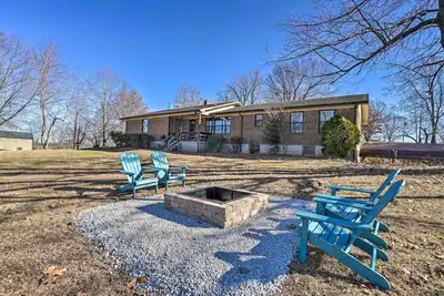 Image de Spacious Omaha House w/ Deck & Mountain Views!