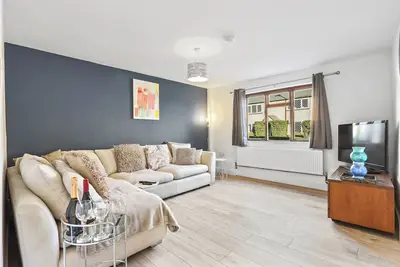 Image de 🌟 Entire Beautiful Home In The Heart Of Bury 🏡