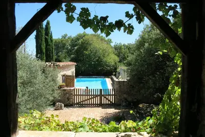 Image de Maison de famille avec grande piscine dans Parc Naturel.