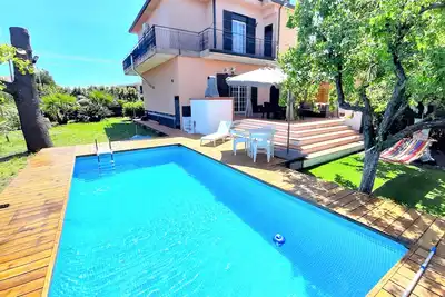 Image de Villa Etna, with swimming pool and garden.