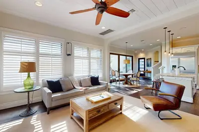 Image de Skyline-view Austin house - private pool & outdoor kitchen - minutes to downtown