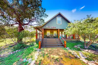Image de Unique 'Book House' with WiFi & Forest Views on 8 Acres - Near Downtown Austin