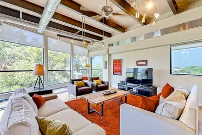 Image de City-View Austin Penthouse on West 6th Street Near Restaurants & Parks - Dogs Ok