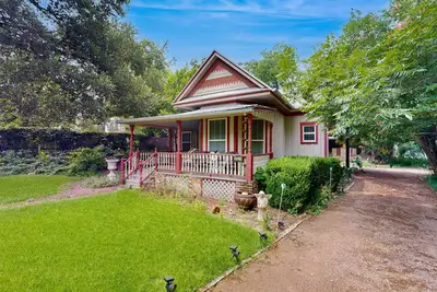 Image de Historic South Austin home near trendy attractions - Ac & washer/dryer