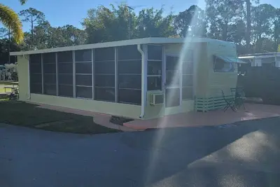 Image de North Fort Myers, Cute Park Model Home\/Journeys End