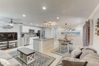 Image de Modern Coastal 2/2 condo w/pool 6 mins to Img