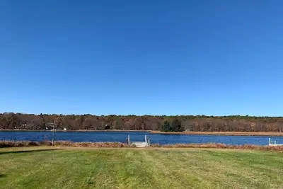 Image de Lakefront Cottage w Fireplace, Private Lake Access, Dock, Big Yard, Free Boating