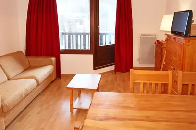 Image de Studio skis aux pieds avec balcon, centre station