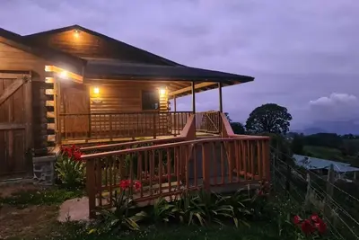 Image de The Cabin Of The Lilies. Near Volcano Irazu And Turrialba. 100 Megas-