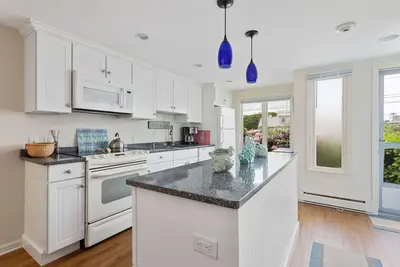 Image de Unit 7 Poolside 2bd--A/C, Private Balcony, Association Beach & Pool