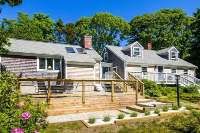 Image de Freshly Renovated, Bright and Spacious, Central Ac, Deeded Access to Town Cove