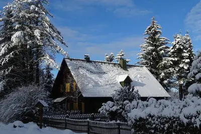 Image de Vacation home in the forest near the Rennstein