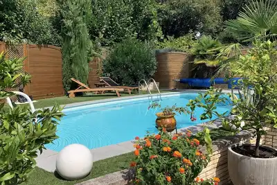 Image de Maison De Charme  Beaux Volumes  Belle Piscine Entouree De Verdure  A Bergerac