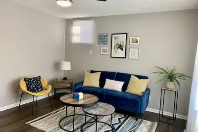 Image de Stylish Mid-Century Modern Home 5 minutes to downtown