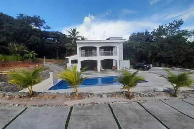 Image de Beautiful house between beach and mountains