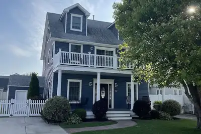 Image de Beach block 3 min walk, center of town best location summer 2026 booking up fast