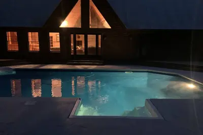 Image de Secluded, Peaceful Cabin Home With Pool