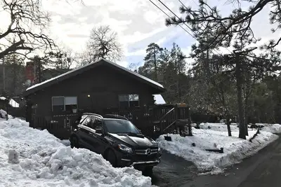 Image de Welcome to BunnyBear Cabin, your mountain getaway!