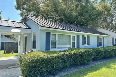 Image de Updated house, minutes from downtown & beach!