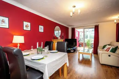 Image de Comfortable, Cosy & Spacious Entire Holiday home in Llanelli. Pet Friendly.