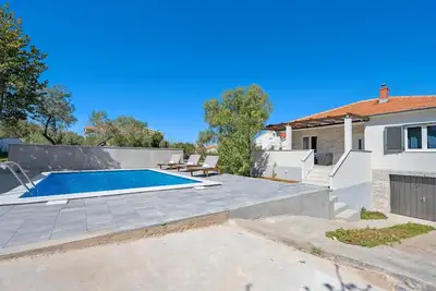 Image de Belle maison de 2 chambres à Betina