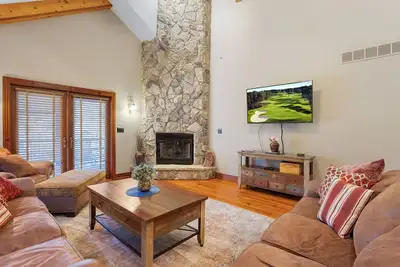 Image de On 7th Green- Hot Tub-Comm Pool-Quiet Neighborhood-Firepit-Golf Course